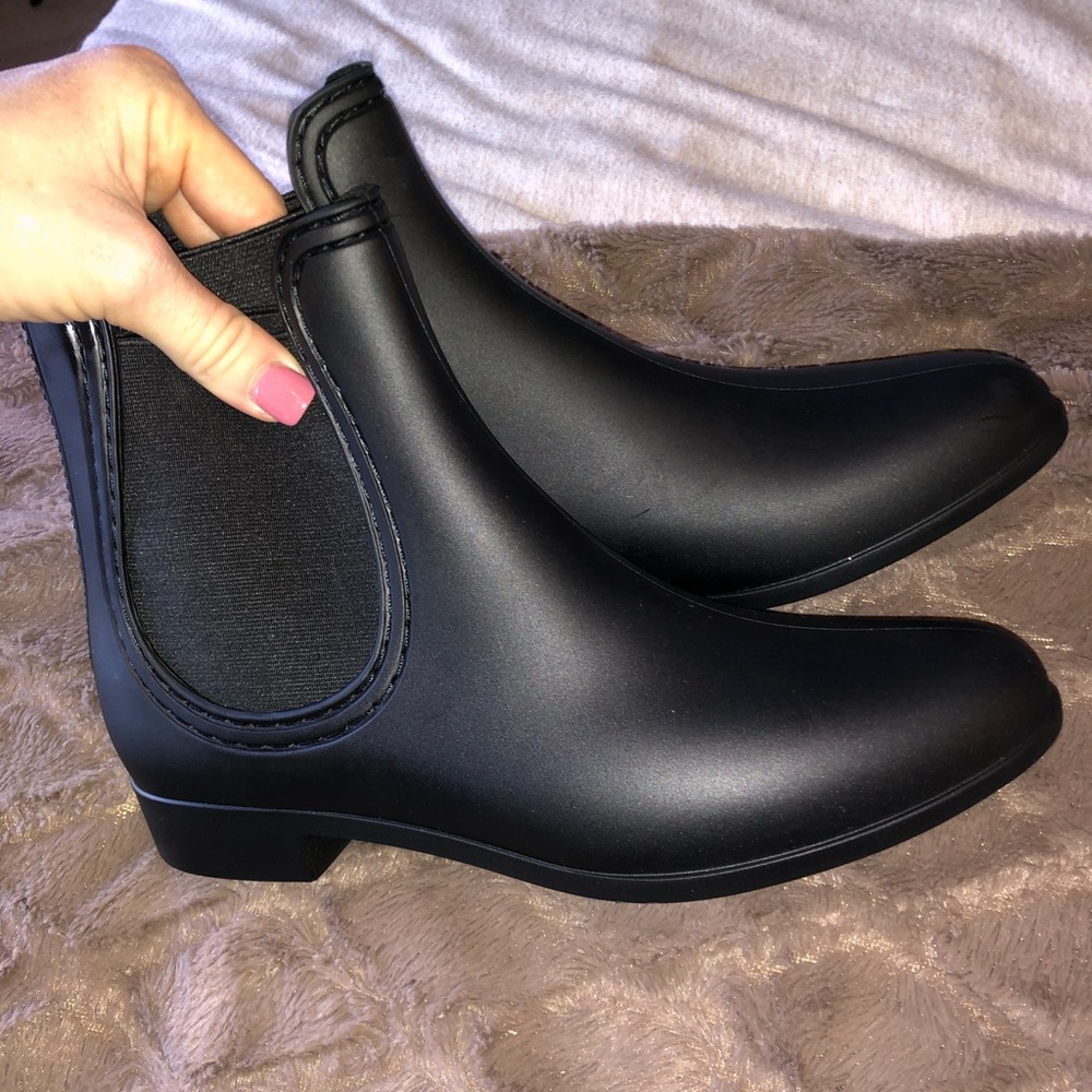 NWOT Never Worn Report Chelsea Rain Booties